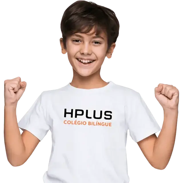 Aluno do COLÉGIO HPLUS comemorando